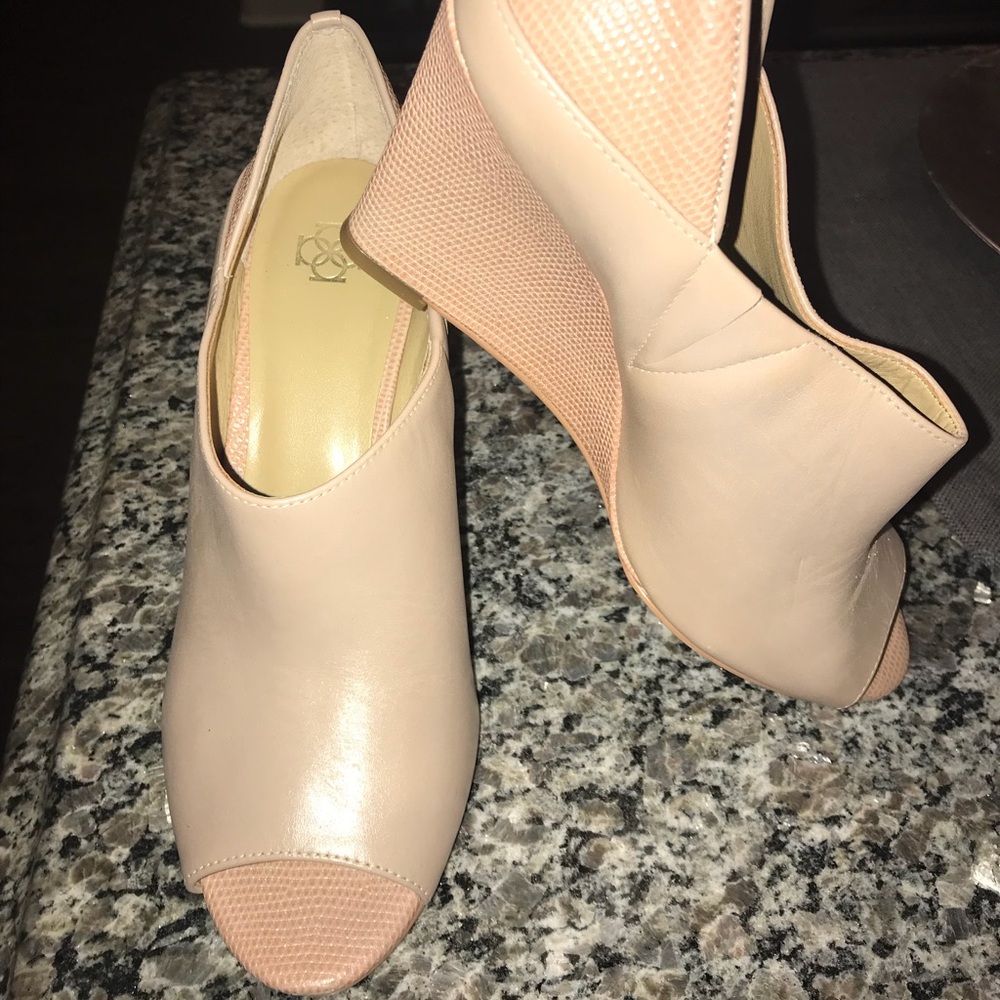 Ann Taylor Cream Tan Wedges Sleek Design